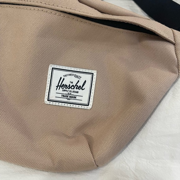 Herschel Fanny Pack / Belt Bag - Picture 2 of 7